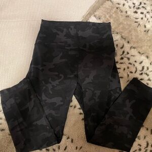 Lululemon capri camo leggings